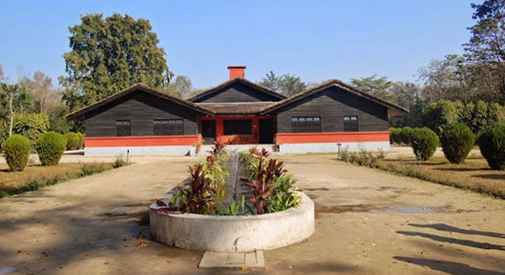 टीकापुर उद्यानमा पर्यटक भरिभराउ