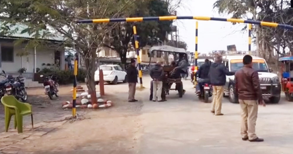 चुनावमा मतदान गरेर भारत फर्किनेको लर्को
