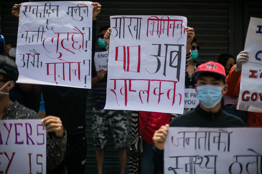'आँखा झिमिक्क, १० अर्ब खप्लक्क'