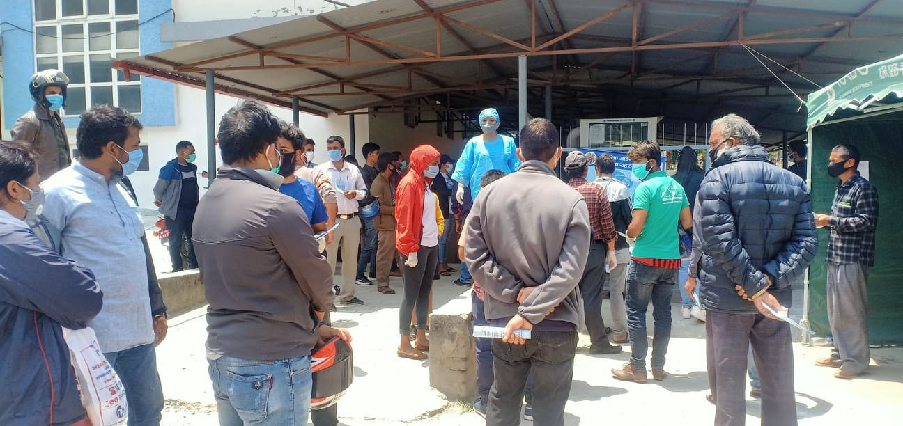 स्वास्थ्यकर्मीलाई काेराेना संक्रमणबाट कसरी जोगाएकाे छ टेकु अस्पतालले ?