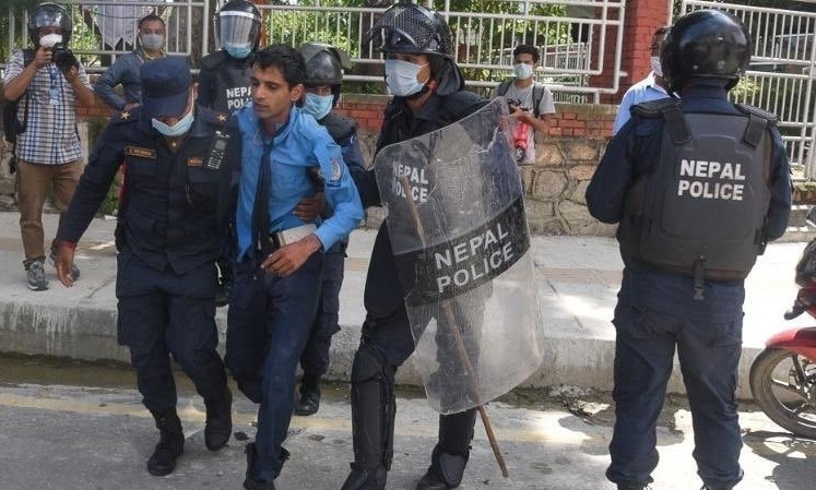 प्रहरीसँगको झडपमा पक्राउ परेका ६ जनामा कोरोना पुष्टि