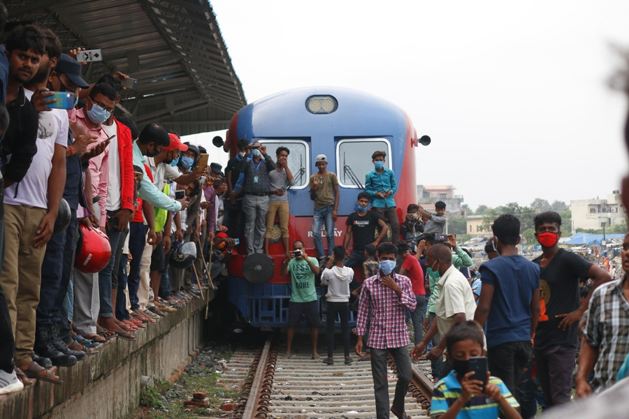 जनकपुर आइपुग्यो रेल, हेर्नेको भीड