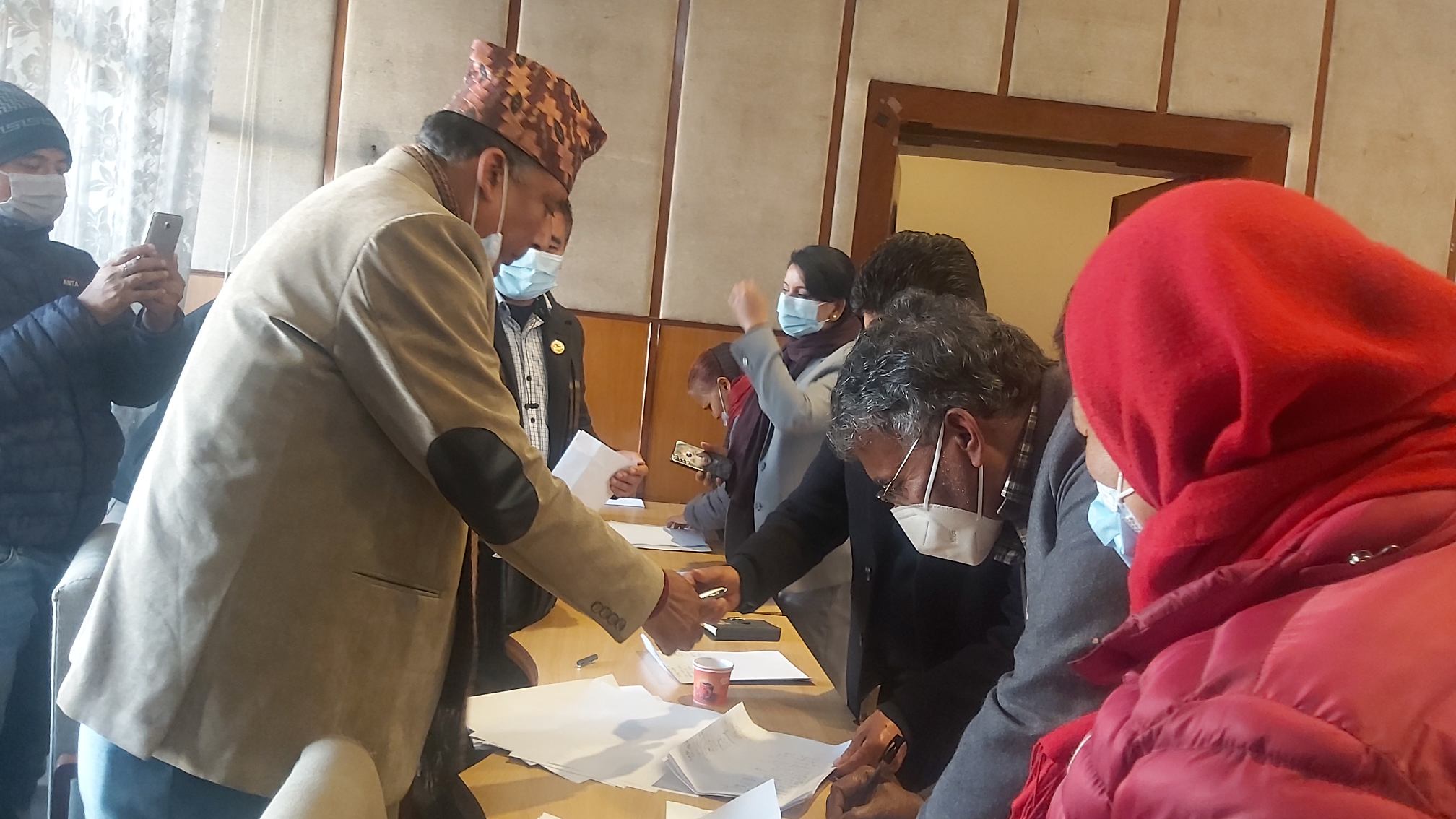 संसद् विघटनविरुद्ध नेकपाकै सांसद सर्वोच्च जाँदै