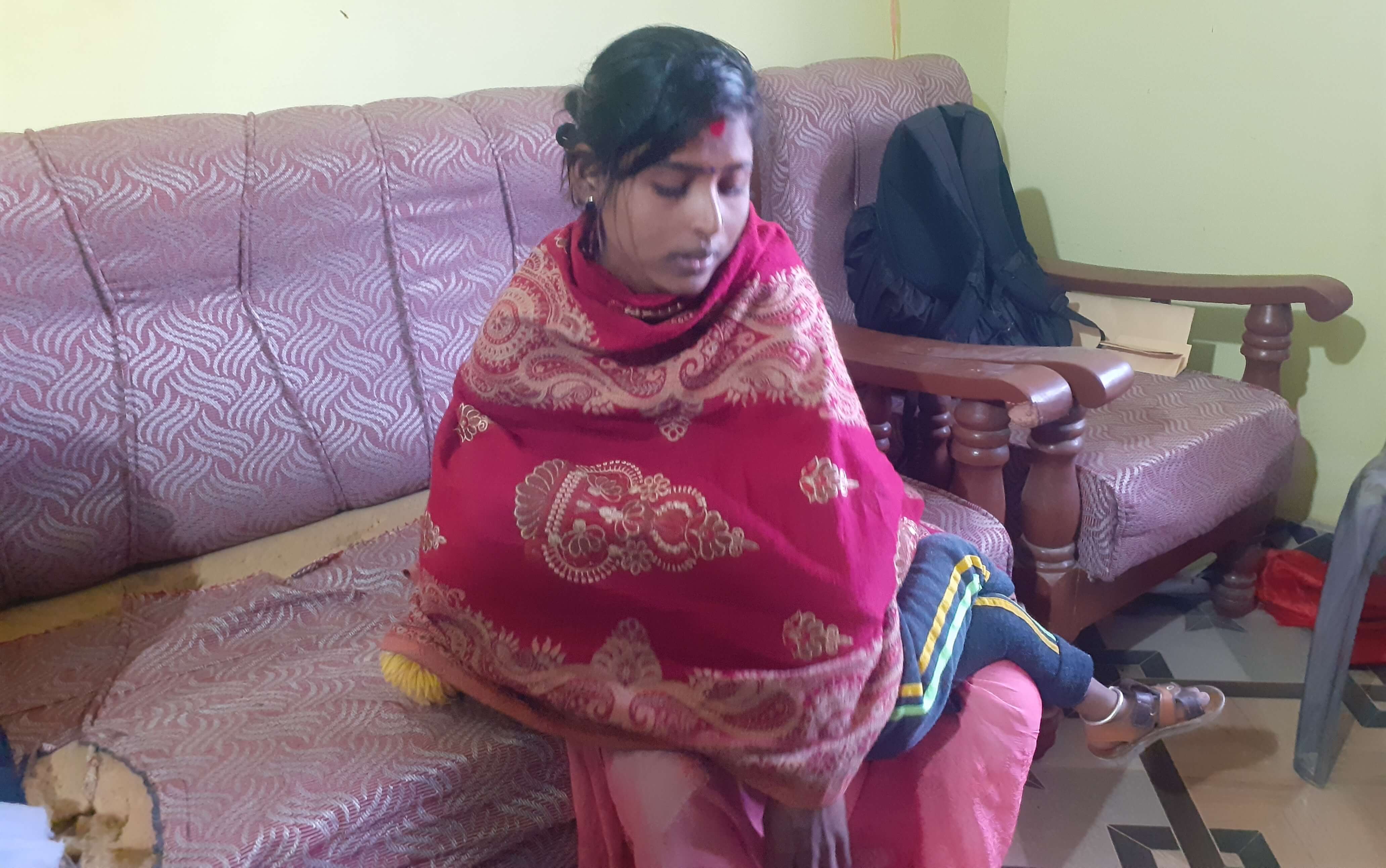 दाम्पत्य बचाउन पतिसँगै लड्दै अनिता