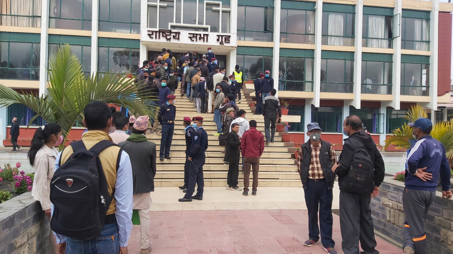 राष्ट्रिय सभागृहमा विप्लवको प्रतीक्षा (तस्बिरहरू) 