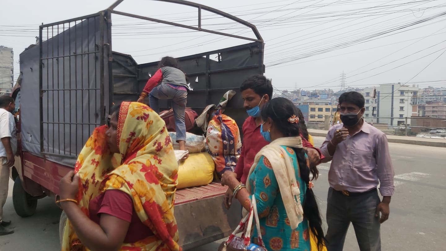 बाहिरबाट आएका यात्रुको कलंकीमा बिचल्ली (तस्बिरहरु)