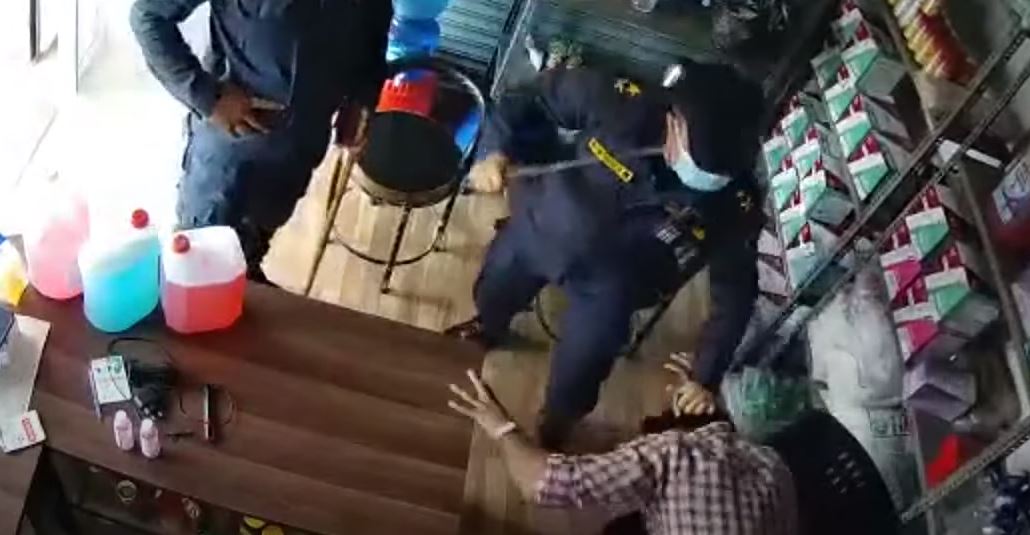 मेडिकलका कर्मचारीलाई वीरगञ्जका डिएसपीले पसलभित्रै गएर कुटे 