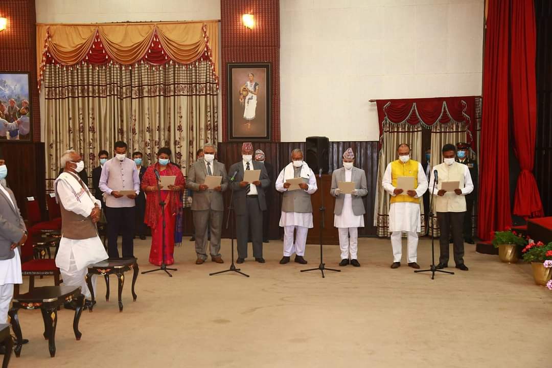 कामचलाउ ओली क्याबिनेट : विवादितको बिदाइ, विवादितलाई नै स्वागत  
