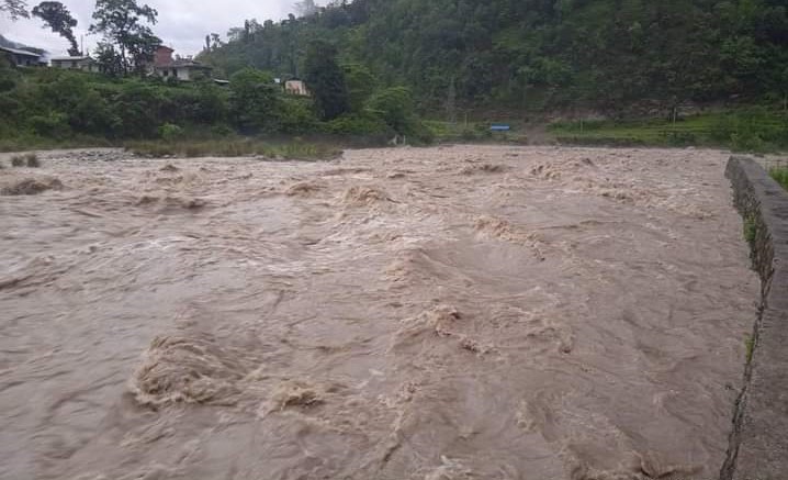 मेलम्चीमा भीषण बाढी, जनधनको क्षति भएको आशंका