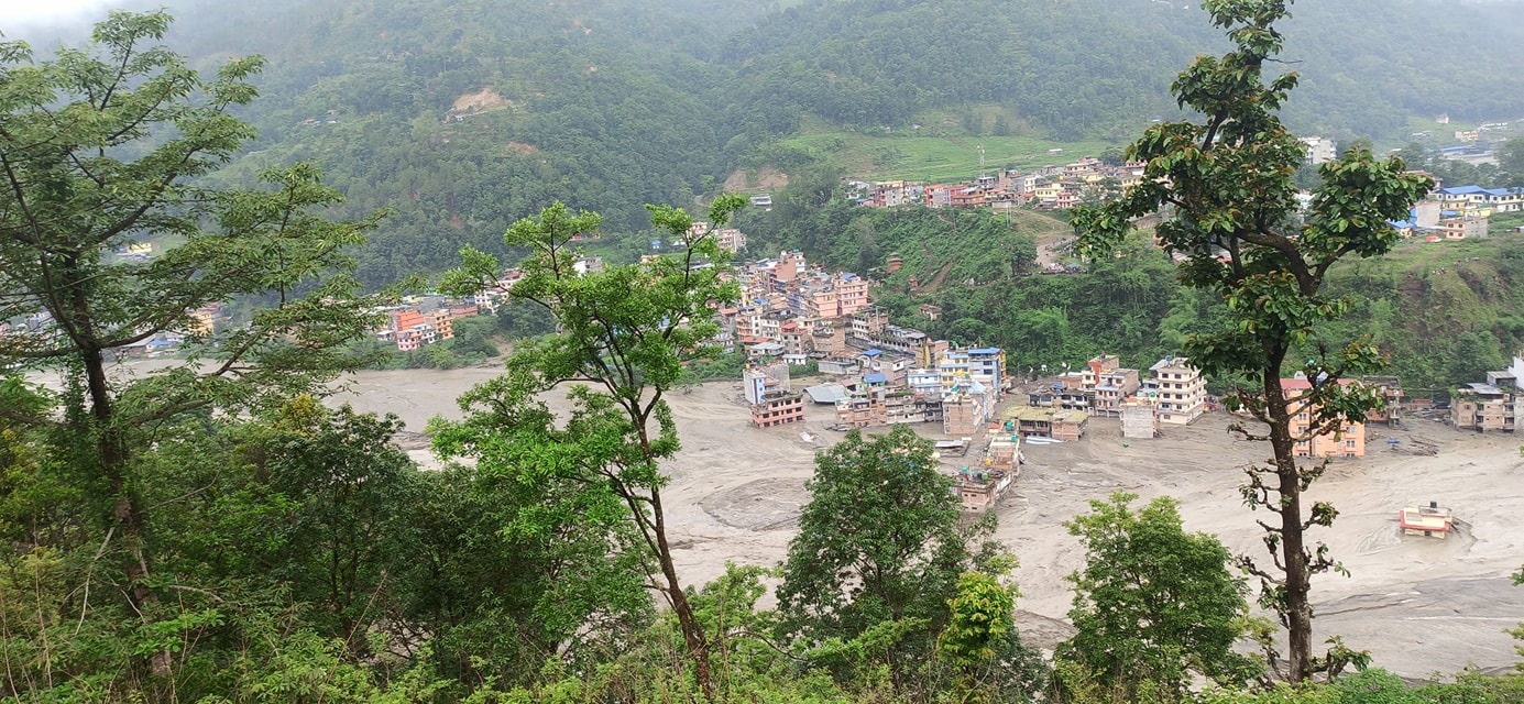 हेर्दाहेर्दै बगरमा परिणत भो मेलम्ची बजार, सय वर्षयताका सबै संरचना बगायो  [फोटो फिचर]