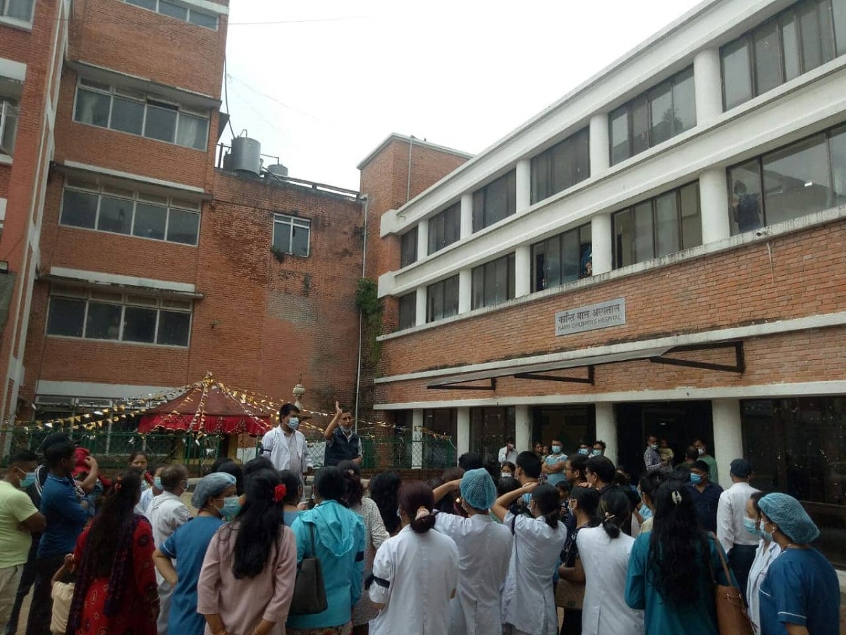 निर्देशकलाई छिर्न नदिने कर्मचारीको चेतावनी, प्रशासन भन्छ- औचित्यहीन विरोध