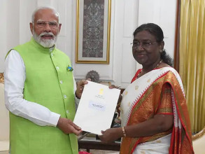 भारतीय प्रधानमन्त्री मोदीले दिए राजीनामा