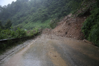 दिक्तेल–हलेसी सडक अवरुद्ध