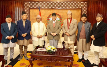 सात वटै प्रदेशका प्रमुखसँग प्रधानमन्त्री प्रचण्डको सामूहिक छलफल