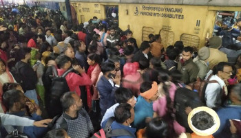 नयाँ दिल्ली रेलवे स्टेशनमा भागदौड हुँदा १५ जनाको मृत्यु