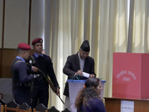कांग्रेस सभापति देउवाले गरे राष्ट्रपतिका उम्मेदवारलाई मतदान