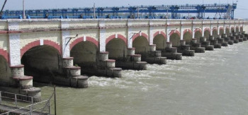 महाकालीमा पानीको बहाव बढेसँगै बनबासा पुलमा ठूला गाडी चलाउन रोक