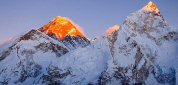 सगरमाथा शिखर पुगे सात शेर्पा, डोरी टाँग्ने काम सम्पन्न