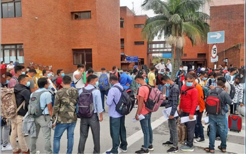 वर्ष २०८१ मा काम खोज्दै आठ लाख बिदेसिए
