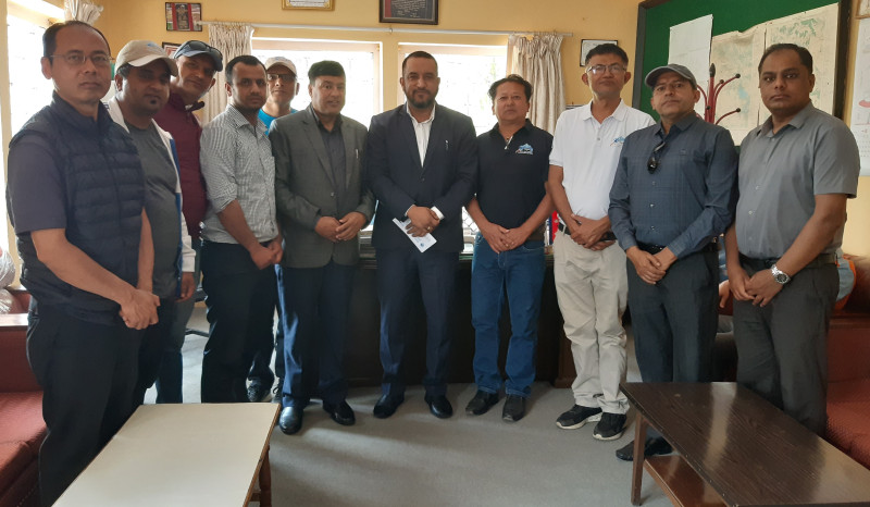पोखरामा सहज खानेपानी माग्दै होटल संघले बुझायो ज्ञापन 