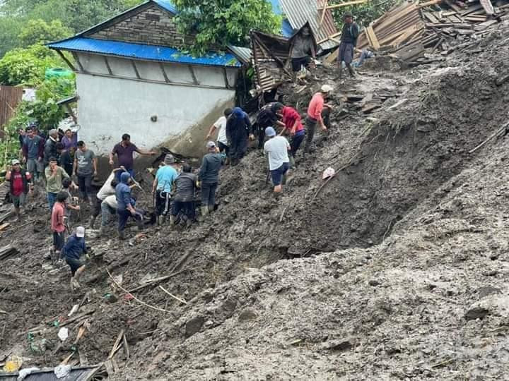 लमजुङ पहिरोमा बेपत्ता ४ जनाको शव फेला