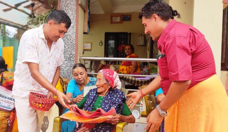  सौर्य एयरका अध्यक्ष दिपक पोखरेलले चार सय आमालाई गरे सम्मान