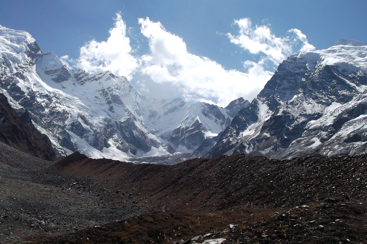 सुदूरपश्चिम र कर्णालीका हिमाली भेगमा हिमपात जारी