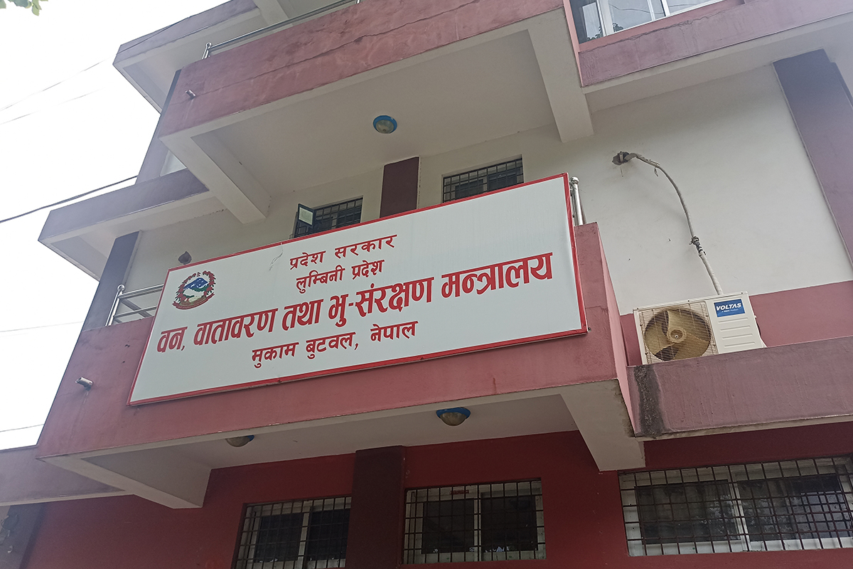 लुम्बिनीको वन मन्त्रालयले गर्‍यो खादा र प्लाष्टिजन्य सामग्रीलाई निषेध