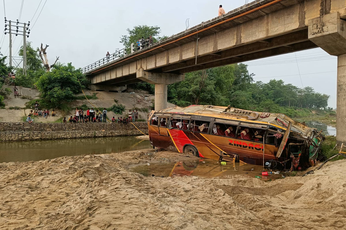 रोहिणी बस दुर्घटनाको कारण खोज्दै प्रहरी, मृतक सबैको सनाखत