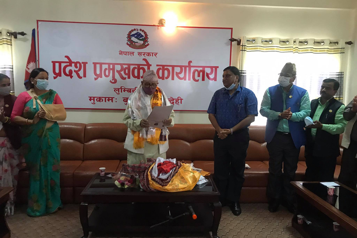 लुम्बिनीका विपक्षीद्वारा सरकार विघटन गर्न प्रदेश प्रमुखलाई ध्यानाकर्षण
