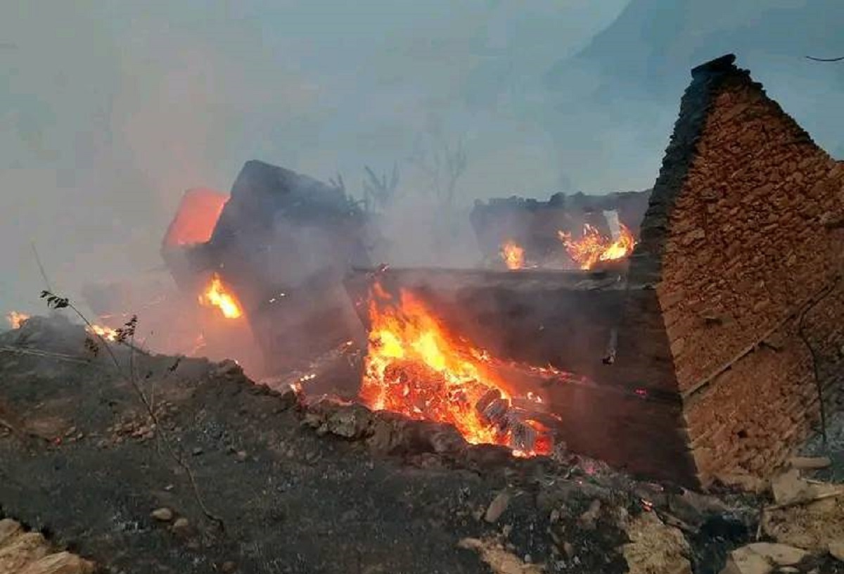 तेह्रथुममा भएको आगलागीमा १४ घर नष्ट, एकजना घाइते