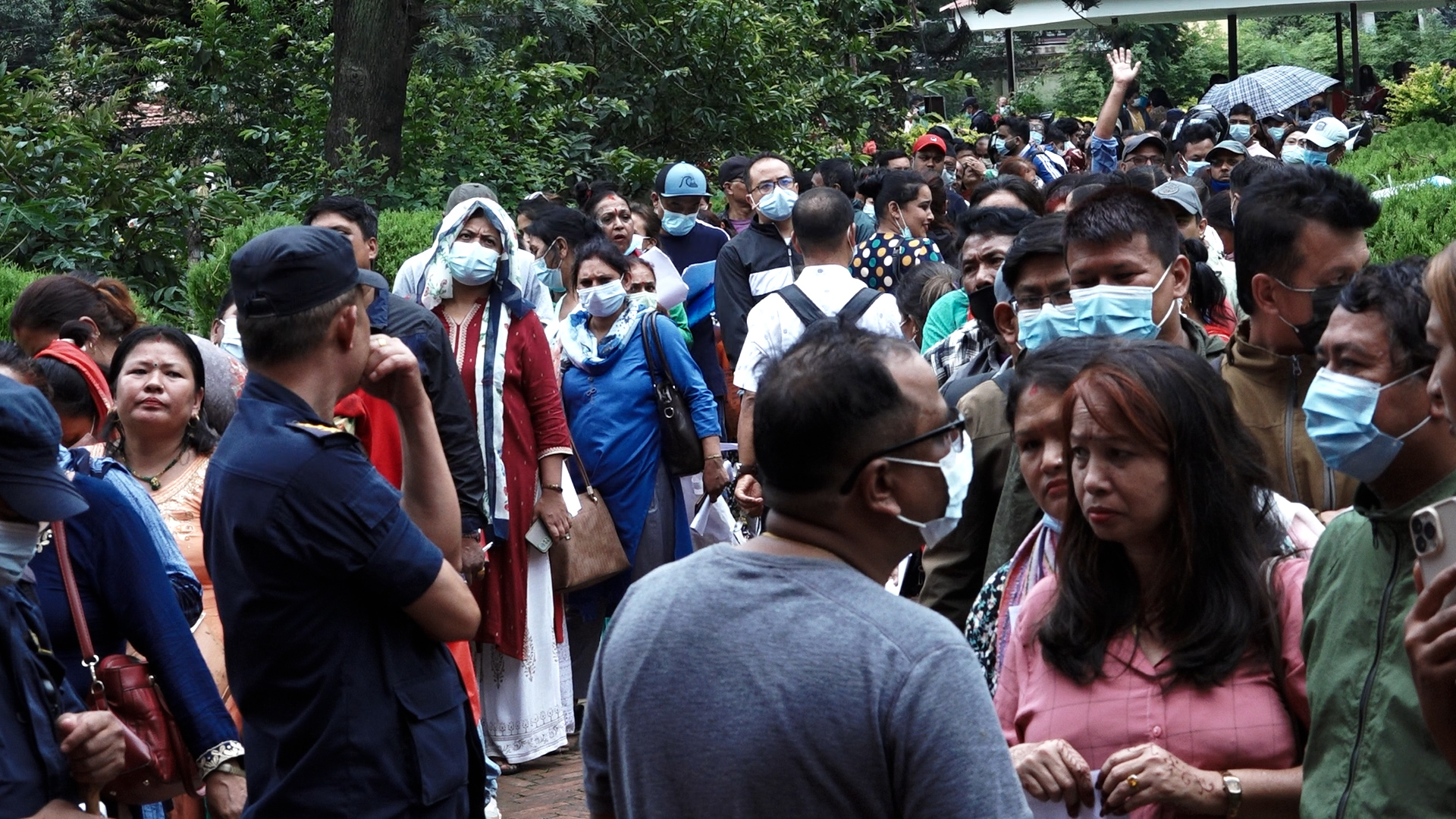 सहकारी सञ्चालक र व्यवस्थापकलाई ज्यान मार्ने धम्की, प्रहरीमा किन गर्दैनन् उजुरी?