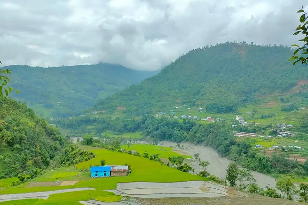 पर्यटकको पर्खाइमा हेलम्बु