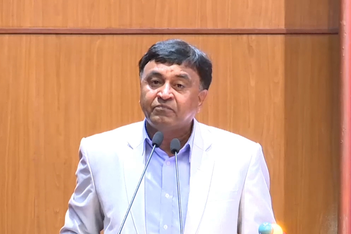 ओलीको अपरिपक्वताले अलपत्र परेका खिमलाल