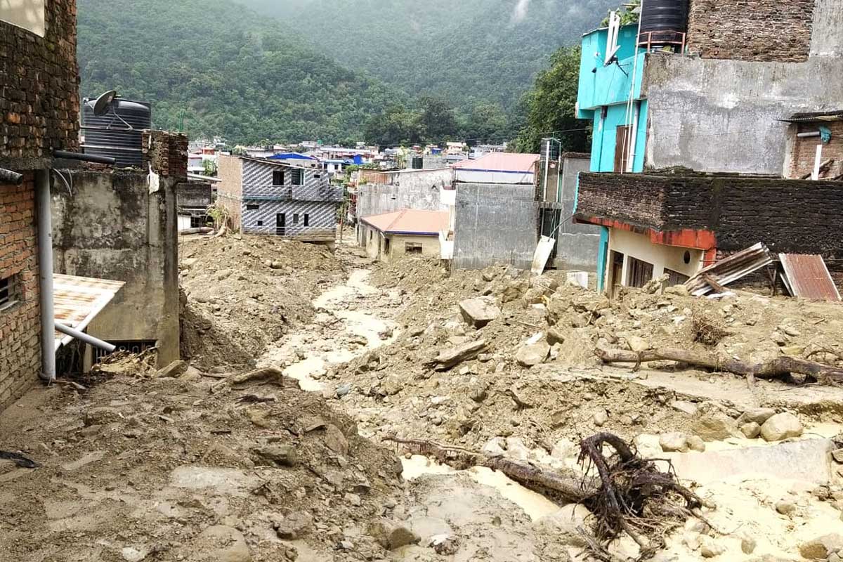 मेयरलाई मुक्का प्रहारपछि बुटवलद्वारा पहिरो पीडितलाई राहत घोषणा