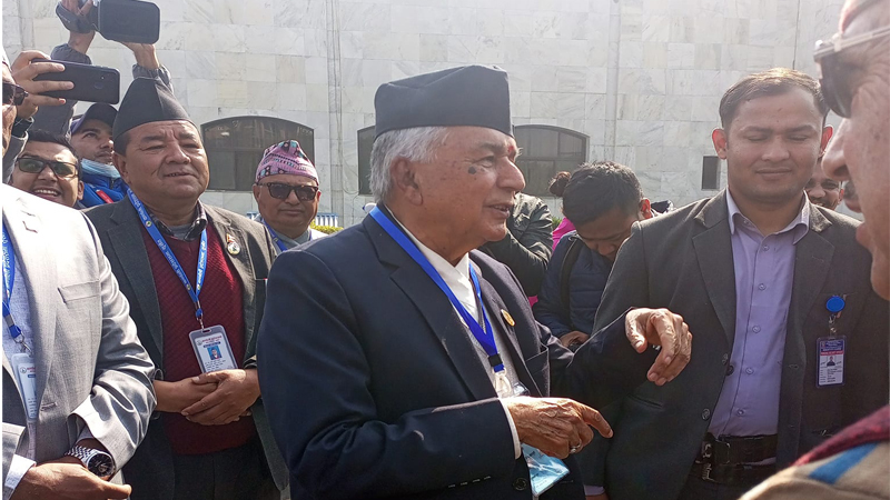 राष्ट्रपति चयनका लागि मतदान सुरु, पहिलो मत खसाले उम्मेदवार पौडेलले