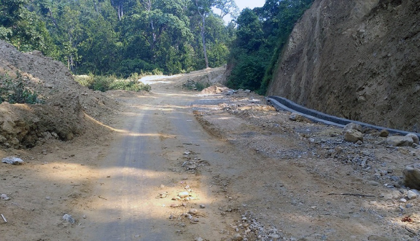 अन्तर प्रदेश जोड्ने सडक निर्माण गर्ने जनप्रतिनिधिको समझदारी