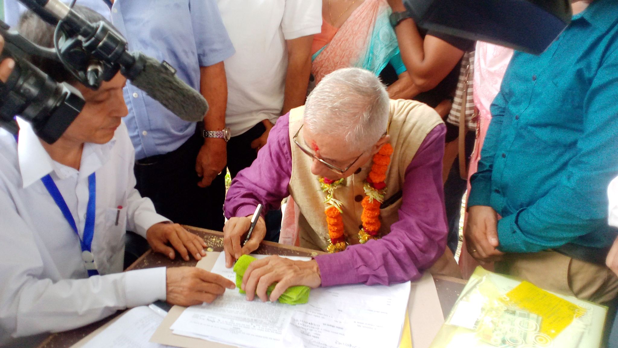 मोरङमा यस्तो देखियो उम्मेदवारी दर्ता (तस्बिरहरु)